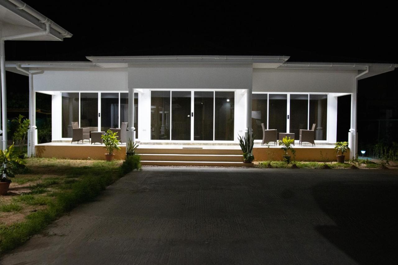 Macmillan'S Holiday Villas Гранд-Анс Екстер'єр фото
